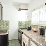 Lara Villa *